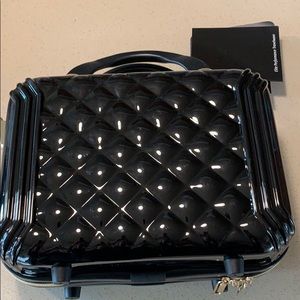 Women’s travel case - hard shell